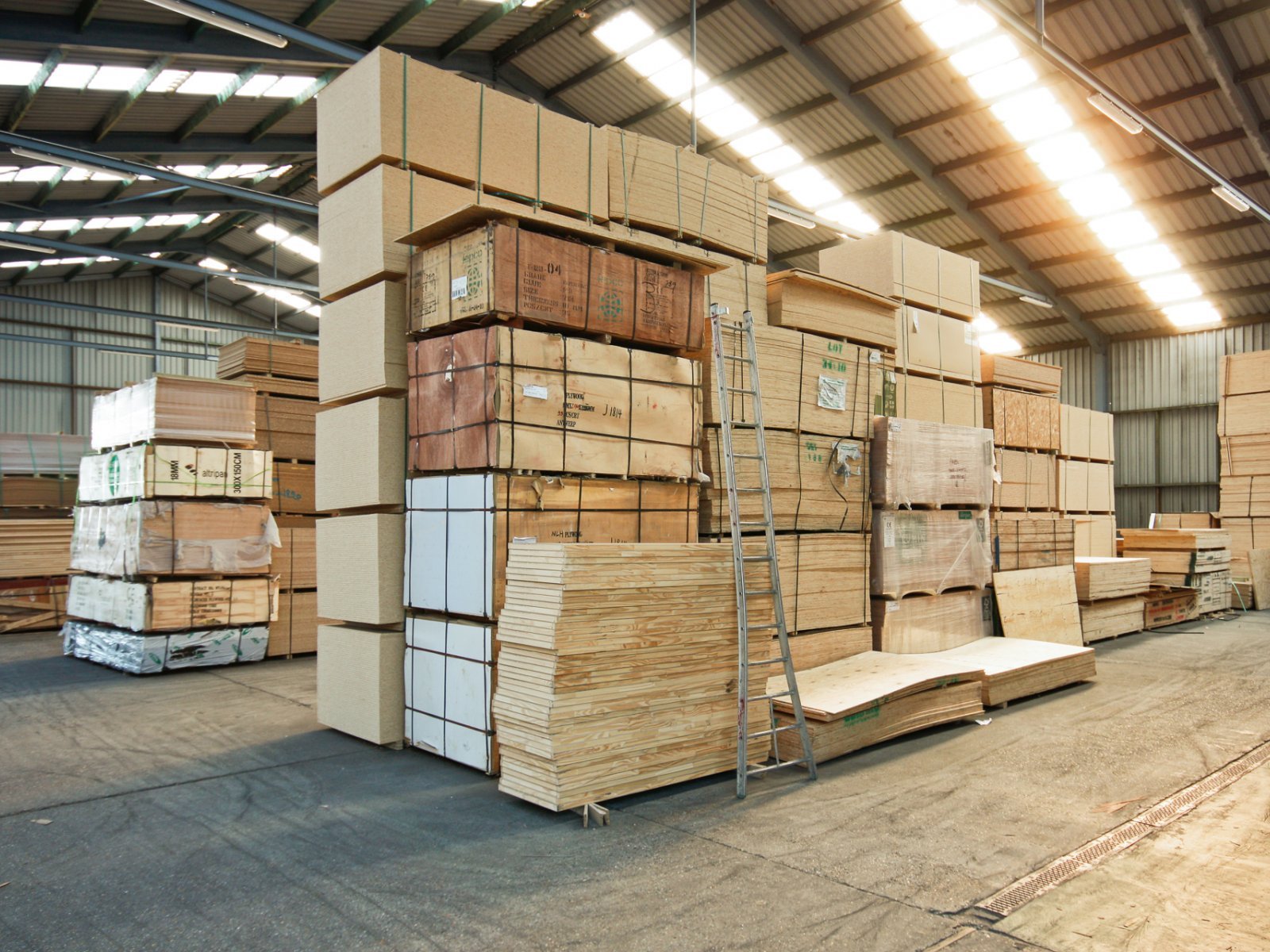 Getalenteerd tempel Draad Hout kopen? Houthandel en groothandel Hanssens Hout in Gent